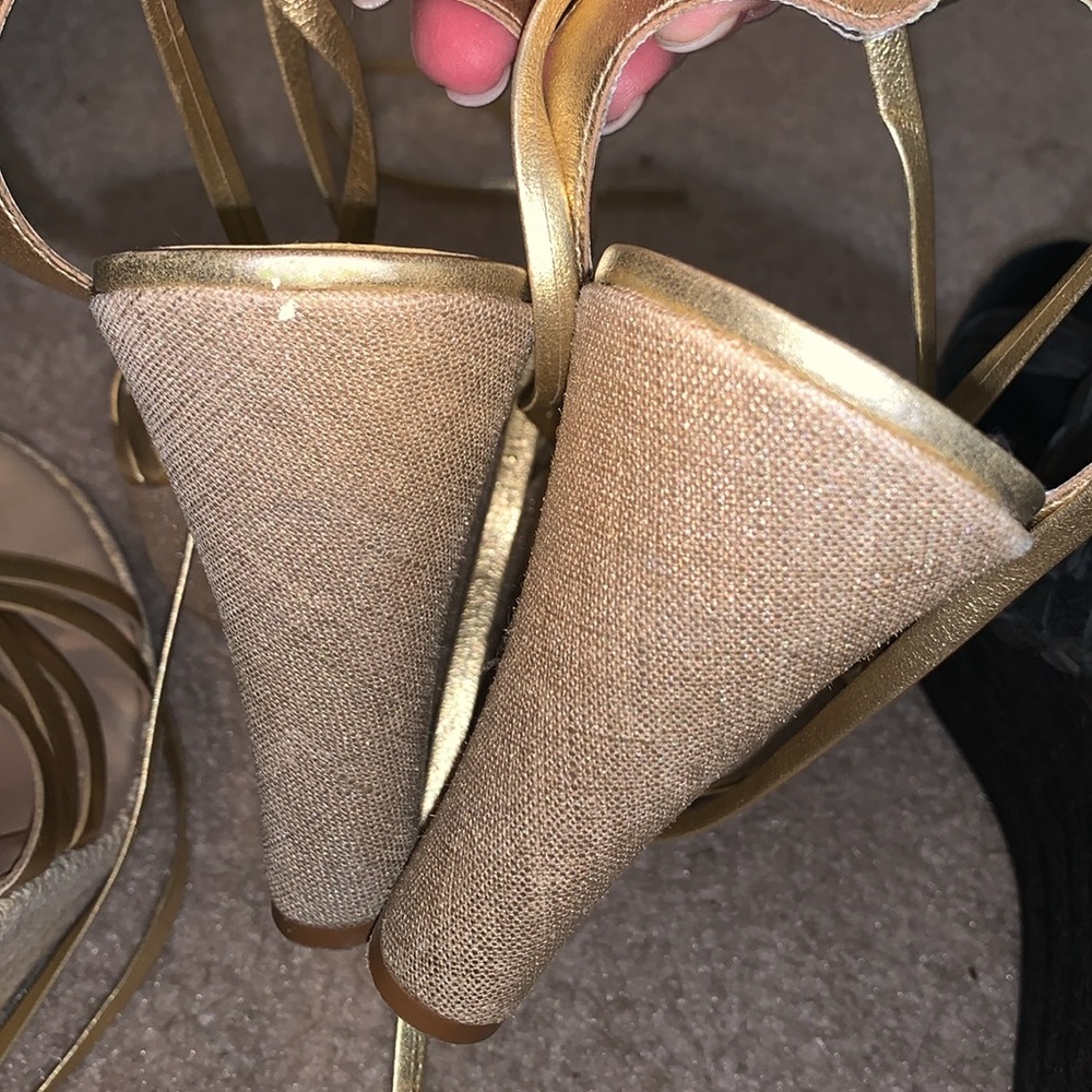 Lot of 3 fabulous wedge heels - 2 gold - 1 black - Picture 7 of 15